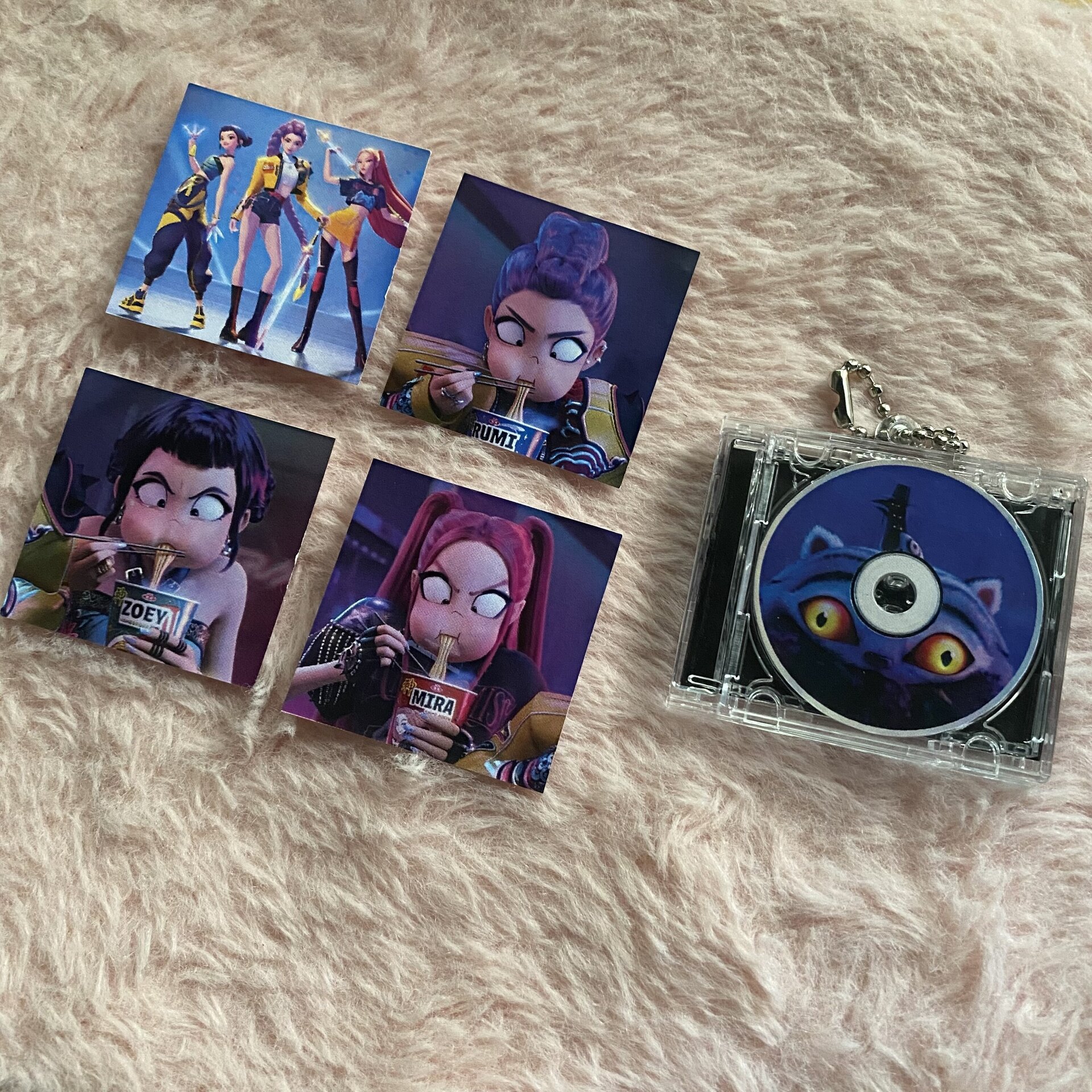 Llavero CD inspirado en Kpop Demon Hunters HUNTRIX / album keyring (NFC sticker) - 2