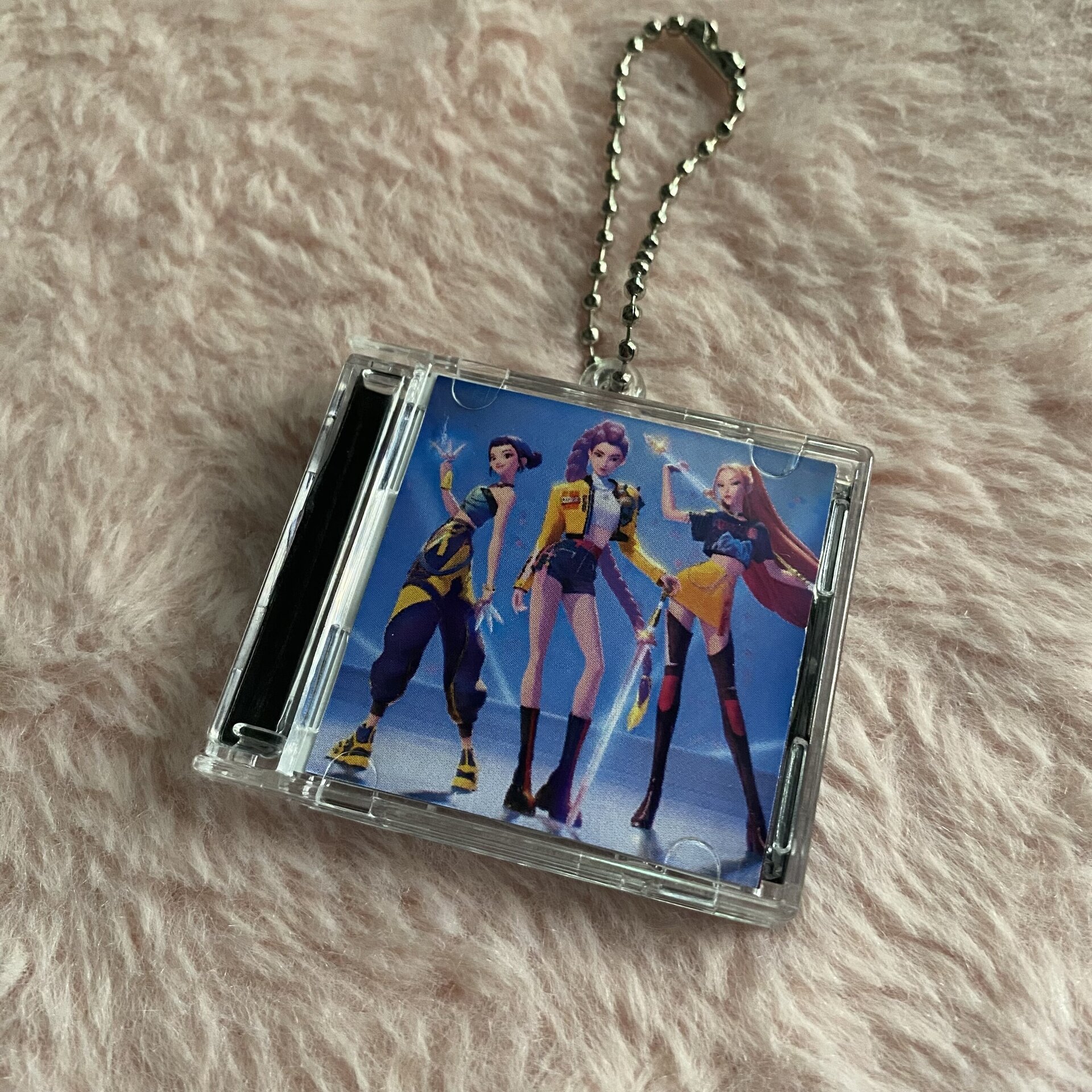 Llavero CD inspirado en Kpop Demon Hunters HUNTRIX / album keyring (NFC sticker) - 1